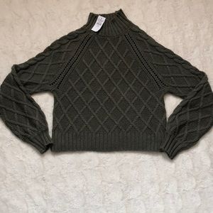 Brand new dark green turtleneck sweater 💚💚💚